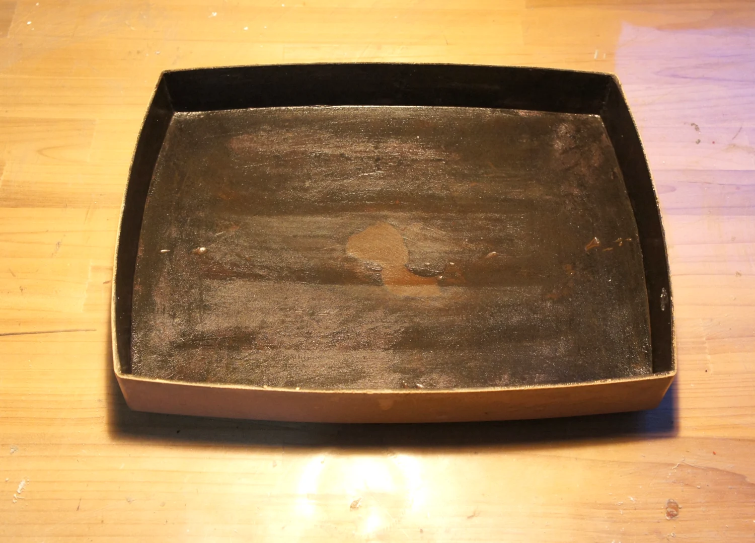 乾漆の石膏型を外し、砥石を使って水研ぎした所