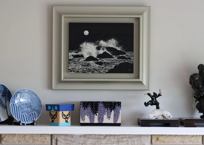 彫漆箱「藤波」が個人宅に飾られている様子 | 菅野かおり Kaori Sugano